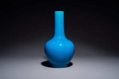 A Japanese Awaji orange-glazed brush washer, marked, and a blue-glazed vase, 19/20th C.