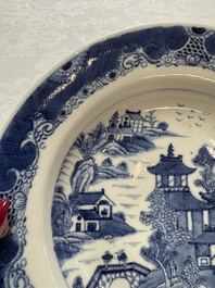 Five Chinese blue and white, Imari-style and famille rose wares, 18th C.