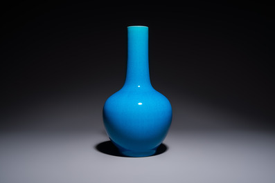 A Japanese Awaji orange-glazed brush washer, marked, and a blue-glazed vase, 19/20th C.
