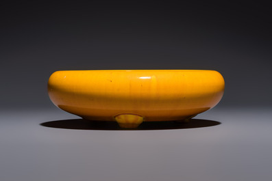 A Japanese Awaji orange-glazed brush washer, marked, and a blue-glazed vase, 19/20th C.