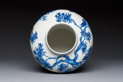 A Chinese blue and white 'Monkeys' vase, Man Tang Fu Ji 滿堂福記 mark, 19th C.
