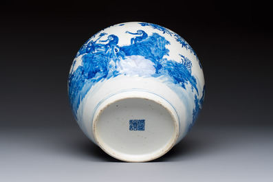 A Chinese blue and white 'Monkeys' vase, Man Tang Fu Ji 滿堂福記 mark, 19th C.
