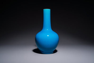 A Japanese Awaji orange-glazed brush washer, marked, and a blue-glazed vase, 19/20th C.