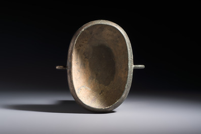 A Chinese archaic bronze two-handled cup with 'Leiwen' design, late Spring and Autumn period