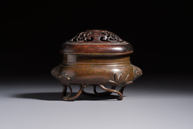 Two Chinese bronze censers, one with a wooden cover,  Ti An 惕庵 mark, 19th C.