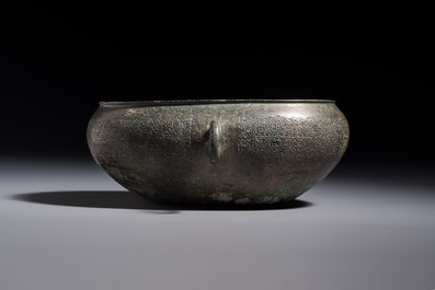 A Chinese archaic bronze two-handled cup with 'Leiwen' design, late Spring and Autumn period