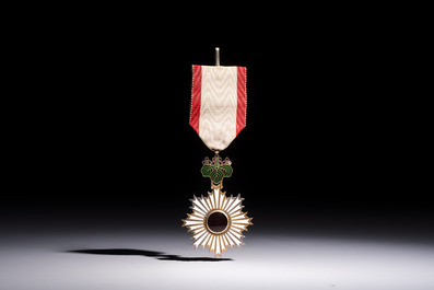 A Japanese Order of the Rising Sun, Fifth Class, in its original lacquer box, Meiji, 19/20th C.