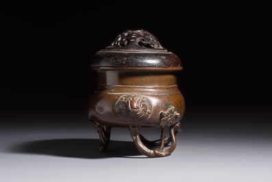 Two Chinese bronze censers, one with a wooden cover,  Ti An 惕庵 mark, 19th C.