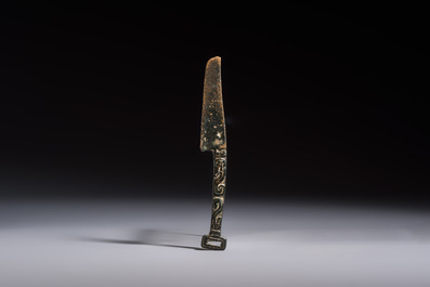 A rare Chinese archaic bronze knife with 'Dragon' design, Western Zhou