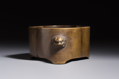 Two Chinese bronze censers, one with a wooden cover,  Ti An 惕庵 mark, 19th C.