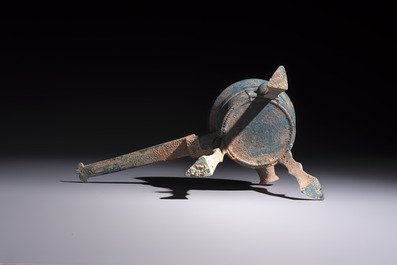 A Chinese archaic bronze food warming vessel, 'Jiao Dou 鐎斗', Han