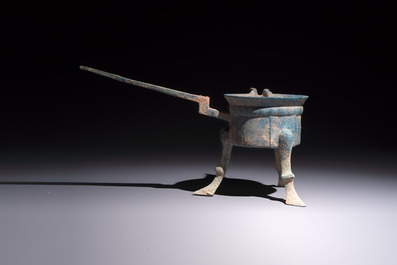 A Chinese archaic bronze food warming vessel, 'Jiao Dou 鐎斗', Han