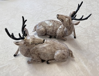 A pair of Chinese aubergine-glazed models of recumbent deer, 18/19th C.