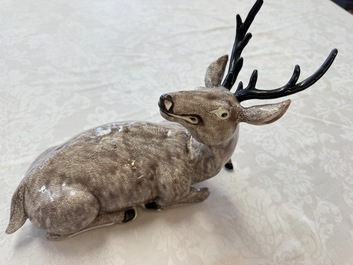 A pair of Chinese aubergine-glazed models of recumbent deer, 18/19th C.