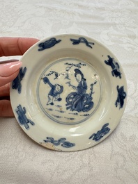 23 Chinese blue and white saucers with figural design, Yongzheng/Kangxi