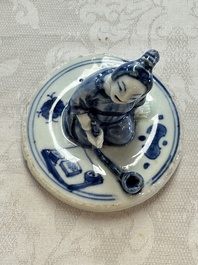 A rare Japanese blue and white 'Pipe Smoker' incense burner and cover, Edo, 17th C.
