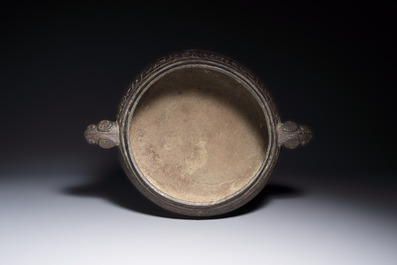 A Chinese archaic ritual tripod food vessel with Taotie design, 'Gui 簋', Western Zhou