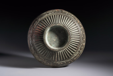 A large Chinese inscribed archaic bronze cover of a 'Gui 簋' vessel, Western Zhou