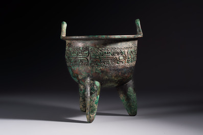 A Chinese archaic bronze ritual tripod food vessel, 'Li 鬲', early Shang