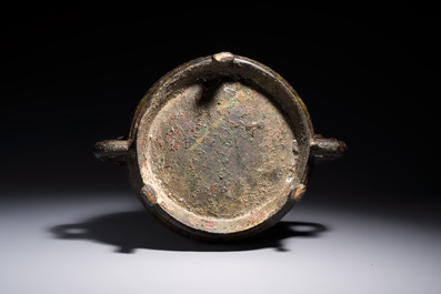 A Chinese archaic ritual tripod food vessel with Taotie design, 'Gui 簋', Western Zhou