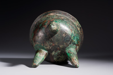 A Chinese archaic bronze ritual tripod food vessel, 'Li 鬲', early Shang