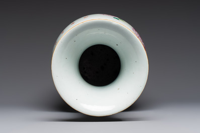 A Chinese famille rose 'Antiquities' vase, signed Zha Bing He Shi 查炳和氏, 19th C.