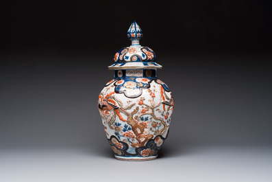 A French Imari-style 'Phoenixes' vase and cover with relief design, Samson, Paris, 19th C.