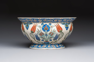 A fine Iznik-style footed bowl, Samson, Paris, 19th C.