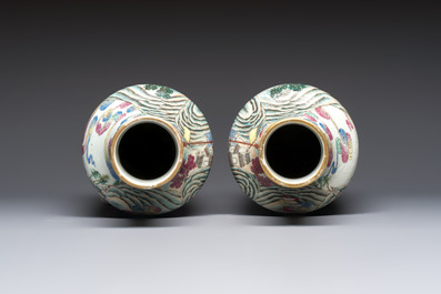 A pair of fine Chinese famille rose 'Ode to the Red Cliff' vases, Hongwu mark, Daoguang