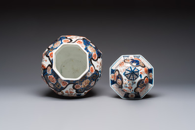 A French Imari-style 'Phoenixes' vase and cover with relief design, Samson, Paris, 19th C.
