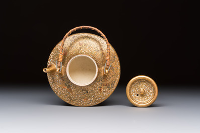 A fine Japanese Satsuma 'Butterflies' teapot and cover, Hattori 服部 mark, Meiji, 19th C.