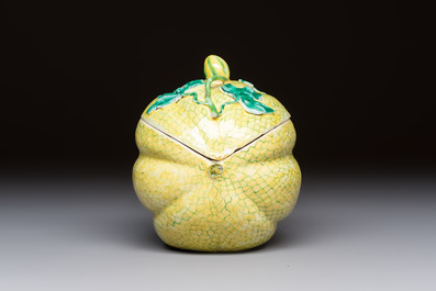 A rare Chinese green-enamelled yellow-ground 'Melon' tureen and cover, 18/19th C.
