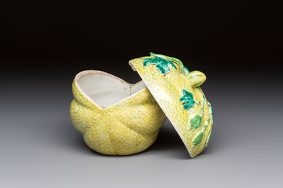 A rare Chinese green-enamelled yellow-ground 'Melon' tureen and cover, 18/19th C.