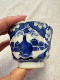 11 Chinese blue and white cups and 10 saucers, Kangxi and jade marks, 18/19th C.