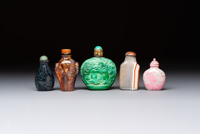 Five Chinese hardstone and glass snuff bottles, 20th C.