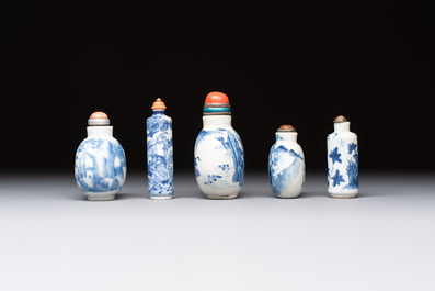 Five various Chinese blue and white snuff bottles, Yongzheng, Qianlong and Tongzhi marks, 19th C.