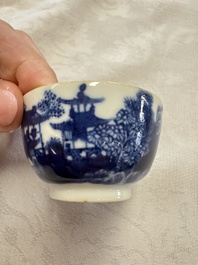 11 Chinese blue and white cups and 10 saucers, Kangxi and jade marks, 18/19th C.
