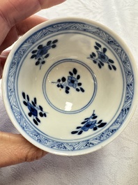 11 Chinese blue and white cups and 10 saucers, Kangxi and jade marks, 18/19th C.