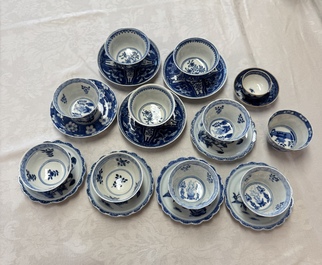 11 Chinese blue and white cups and 10 saucers, Kangxi and jade marks, 18/19th C.