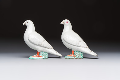 A pair of Chinese famille rose doves, Qianlong