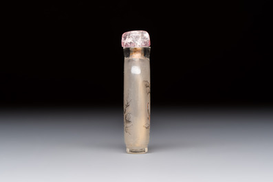 A Chinese inside-painted snuff bottle on wooden stand with figural and insect design, signed Ma Shaoxuan 馬少宣, 20th C.