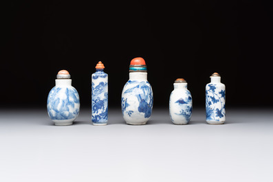 Five various Chinese blue and white snuff bottles, Yongzheng, Qianlong and Tongzhi marks, 19th C.