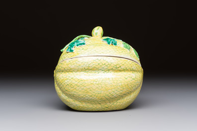 A rare Chinese green-enamelled yellow-ground 'Melon' tureen and cover, 18/19th C.