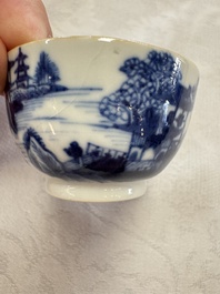 11 Chinese blue and white cups and 10 saucers, Kangxi and jade marks, 18/19th C.