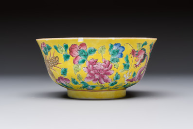 A pair of Chinese famille rose yellow-ground 'Dragon and Phoenix' covered warming bowls and a bowl, Tongzhi marks, 19th C.