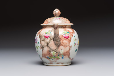 A Chinese famille rose 'Faux-Bois' teapot and three plates, Qianlong