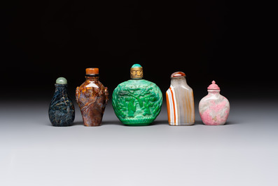 Five Chinese hardstone and glass snuff bottles, 20th C.