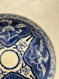 11 Chinese blue and white cups and 10 saucers, Kangxi and jade marks, 18/19th C.