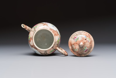A Chinese famille rose 'Faux-Bois' teapot and three plates, Qianlong