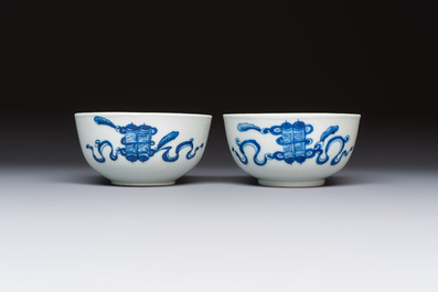 A pair of Chinese blue and white 'Bleu de Hue' bowls with phoenix and scroll design, Noi Phu 內府 mark, 19th C.